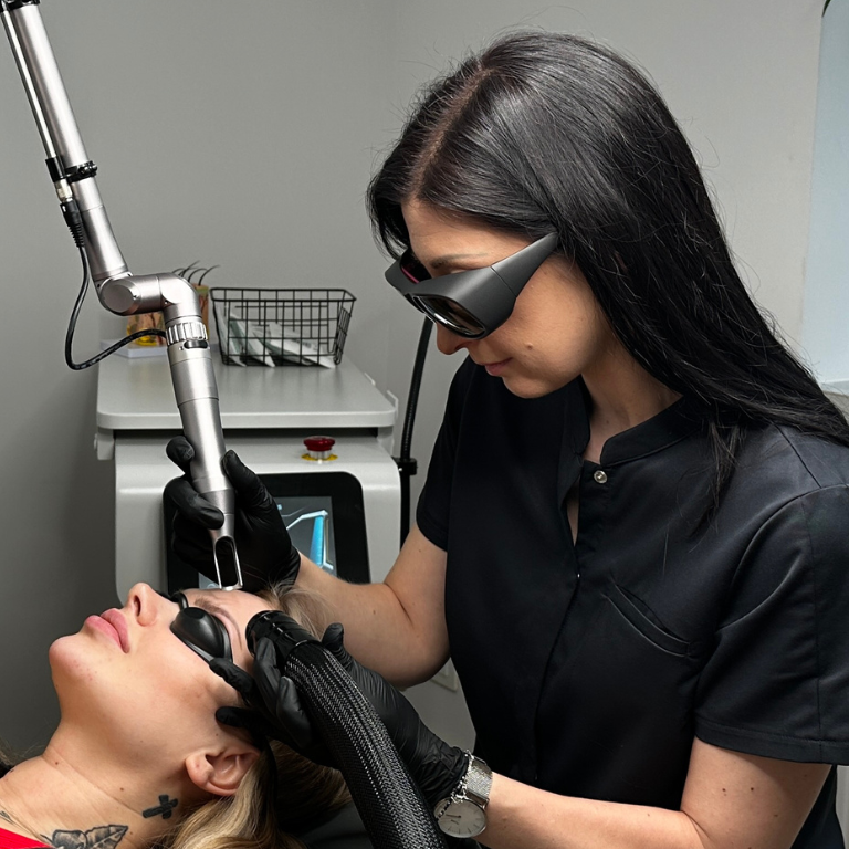 zabieg usuwania tatuażu laserem w studio w Łodzi